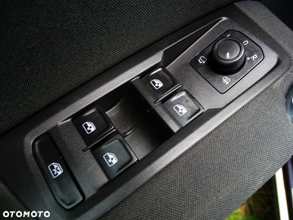 Volkswagen Touran - 23