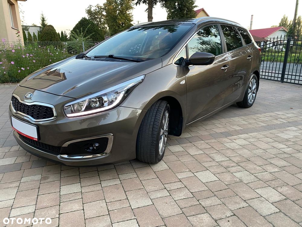 Kia Ceed 1.6 GDI Fifa World Cup Edition - 1