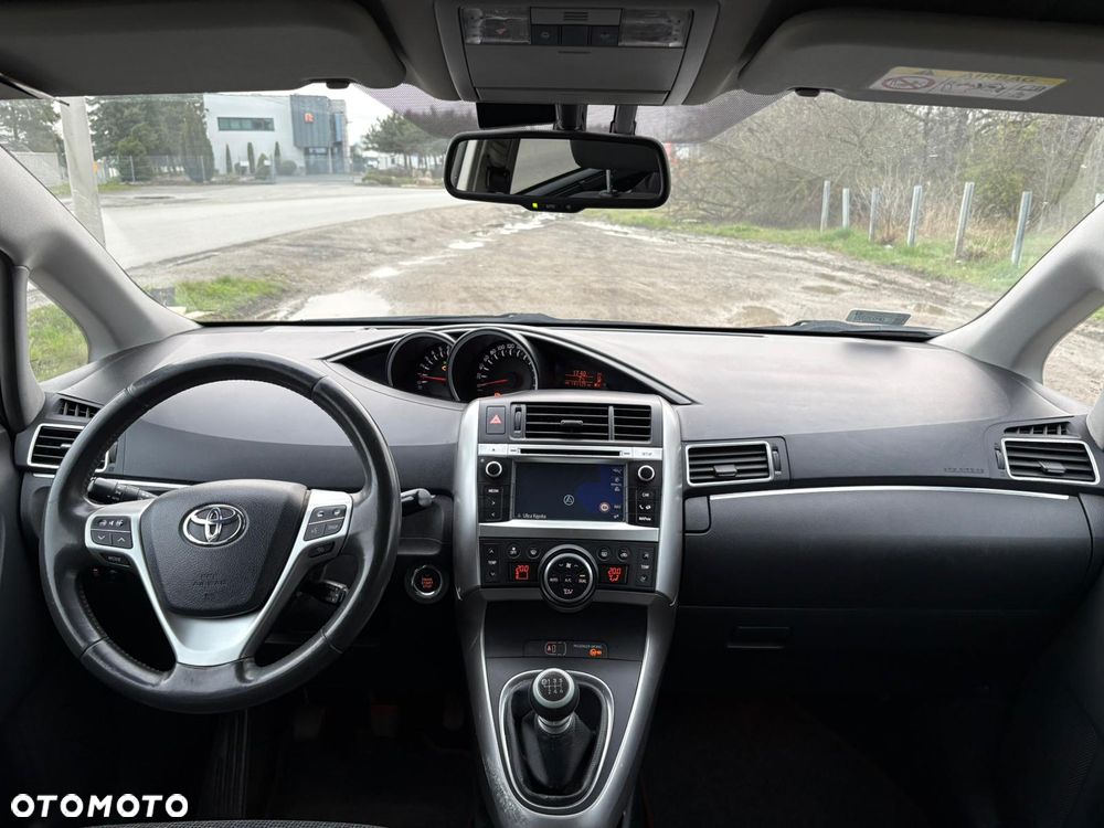 Toyota Verso 1.8 Prestige 7os - 6