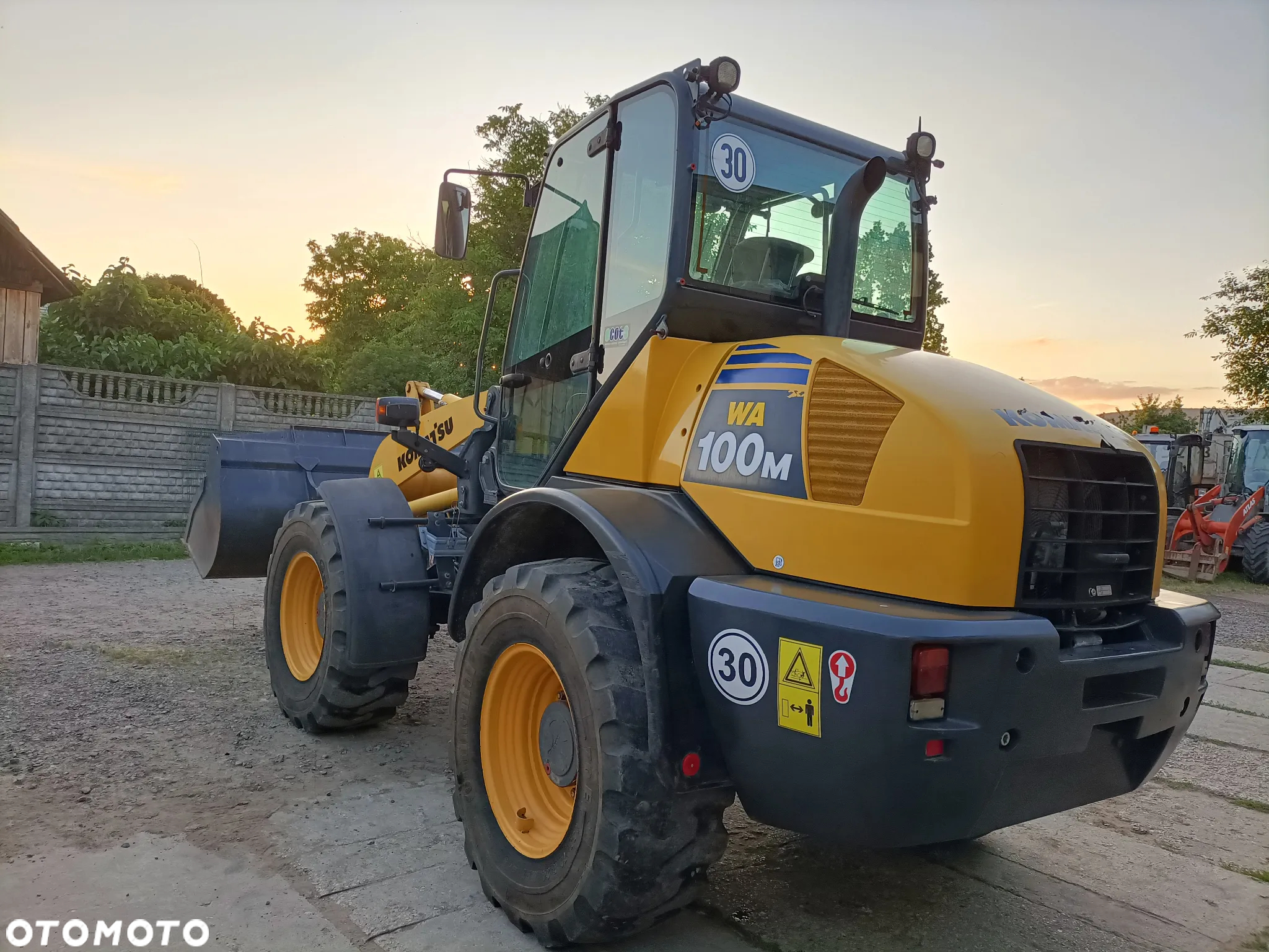 Komatsu WA 100M 6 - 3