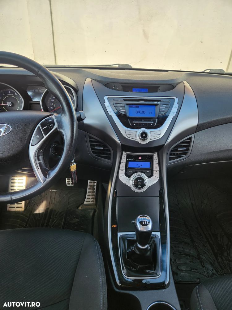 Hyundai Elantra 1.6 MPi - 4