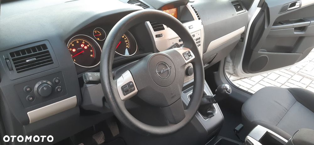 Opel Zafira - 25