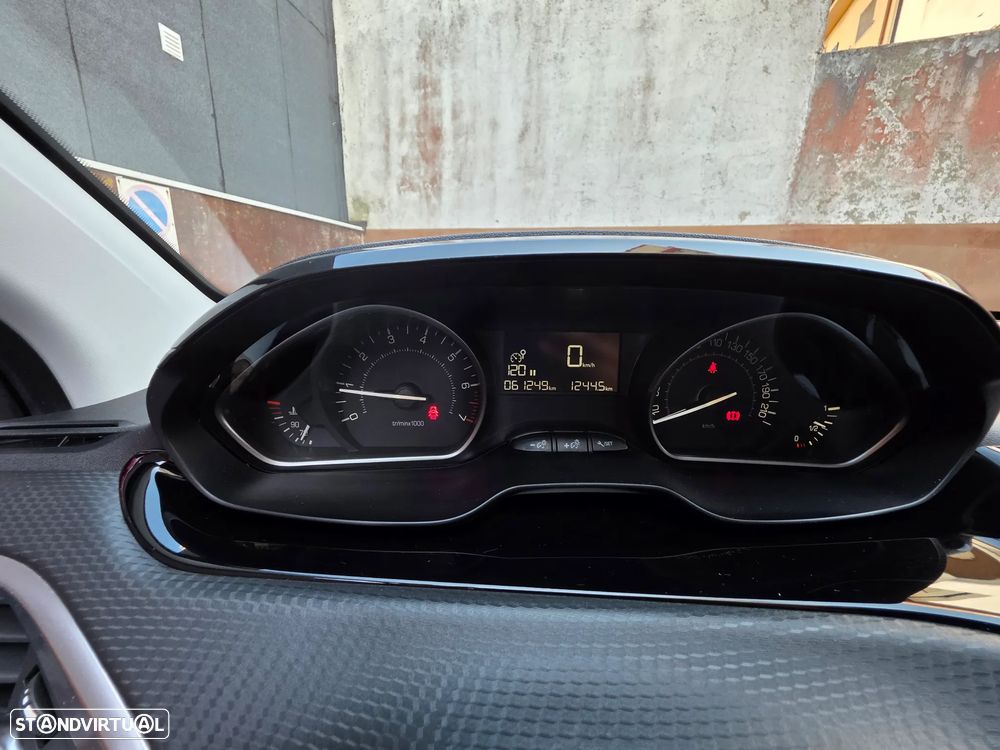 Peugeot 2008 1.2 PureTech Allure - 5