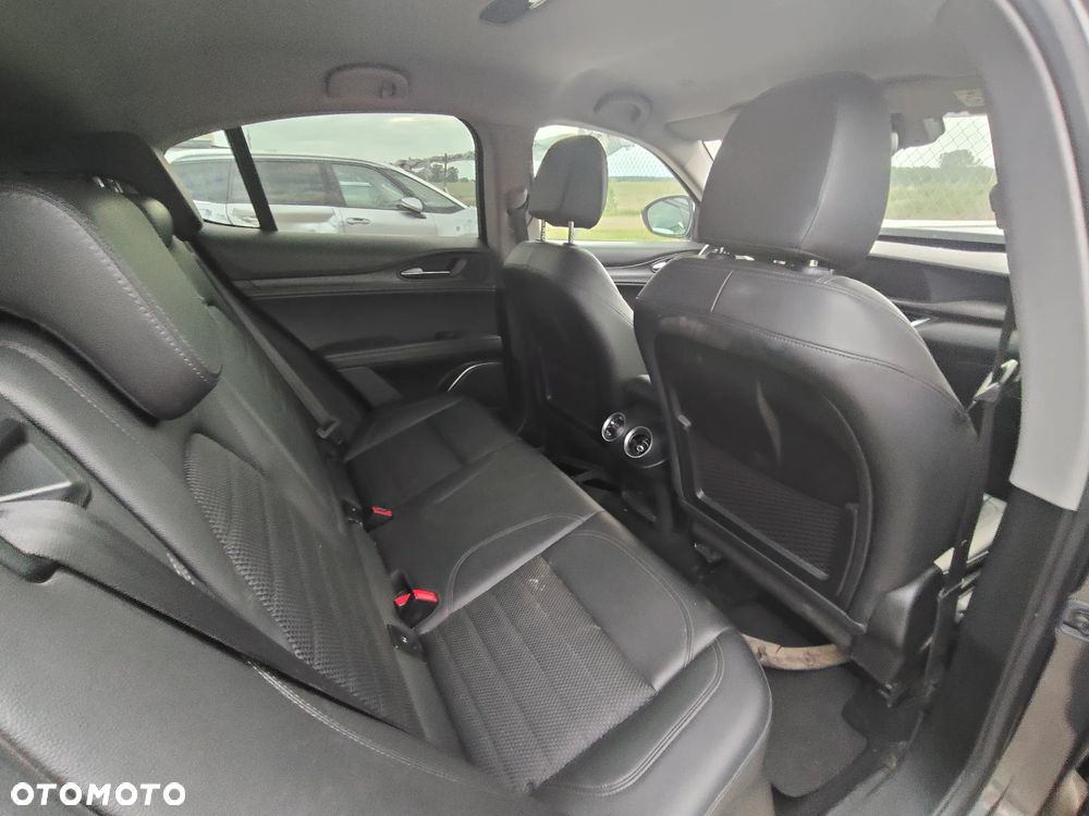 Alfa Romeo Stelvio - 15