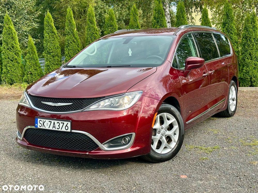 Chrysler Pacifica - 1