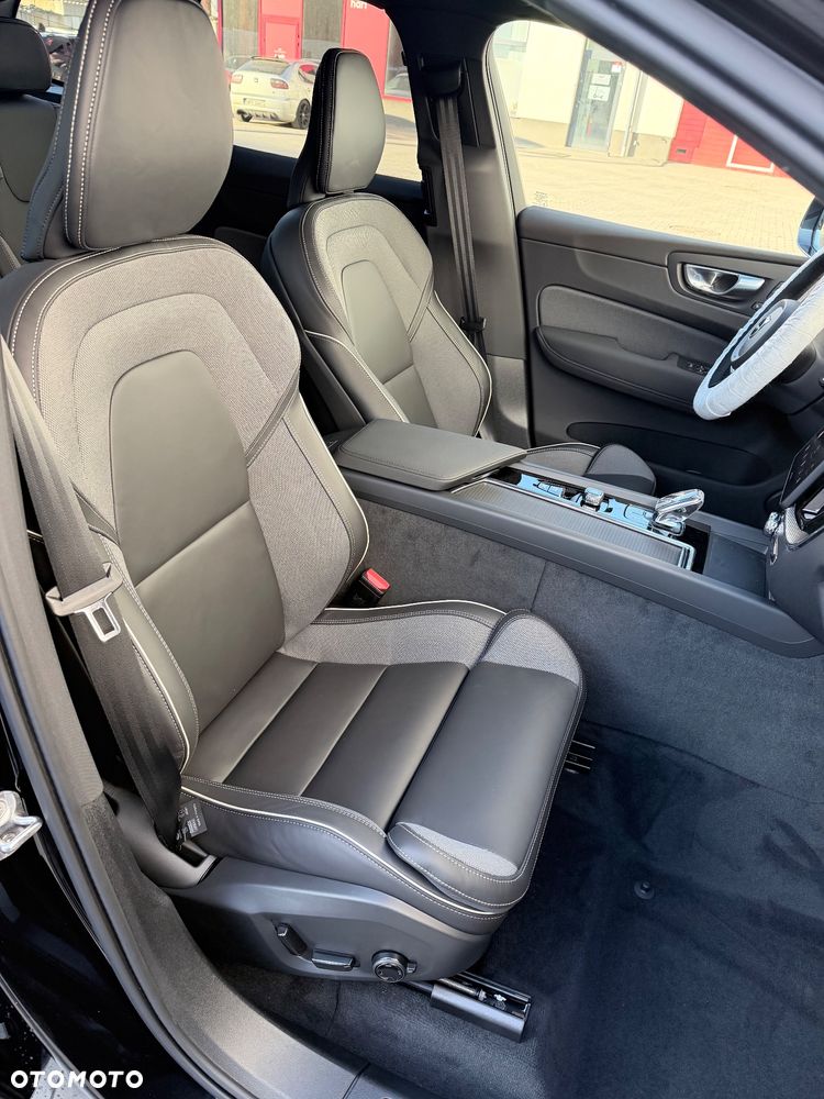 Volvo XC 60 B5 B AWD Plus Black Edition - 14