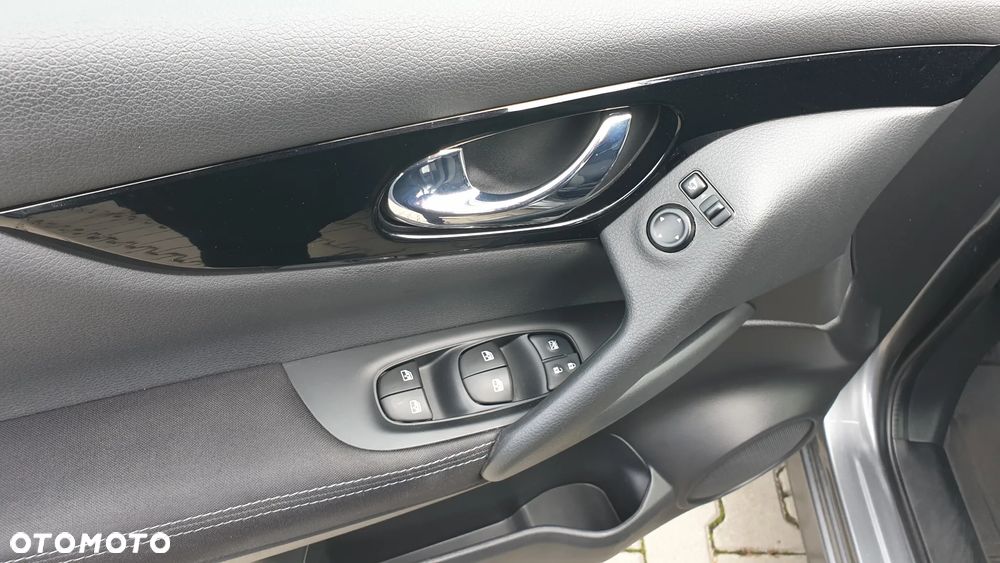 Nissan Qashqai 1.3 DIG-T N-Connecta EU6d - 17