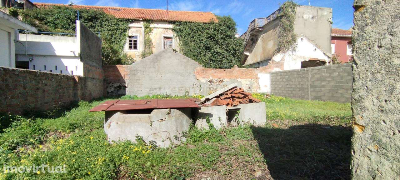 Ruína no Centro de Vieira de Leiria com Projeto em análise para Moradi - Grande imagem: 2/16