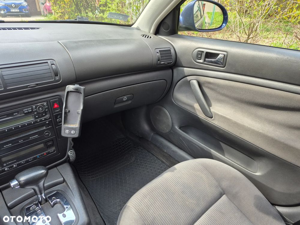 Volkswagen Passat 1.9 TDI Basis Tiptr - 9
