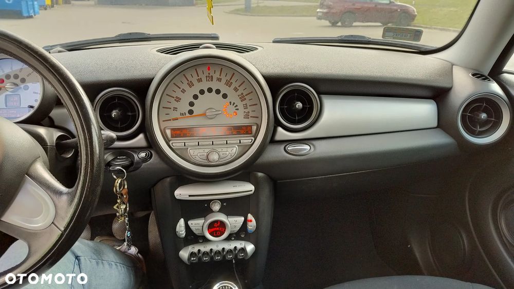 MINI Cooper Standard - 26