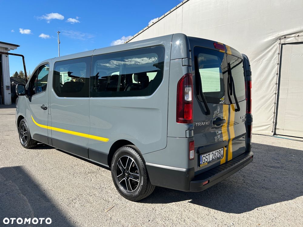 Renault Trafic 2.0 dCi - 11
