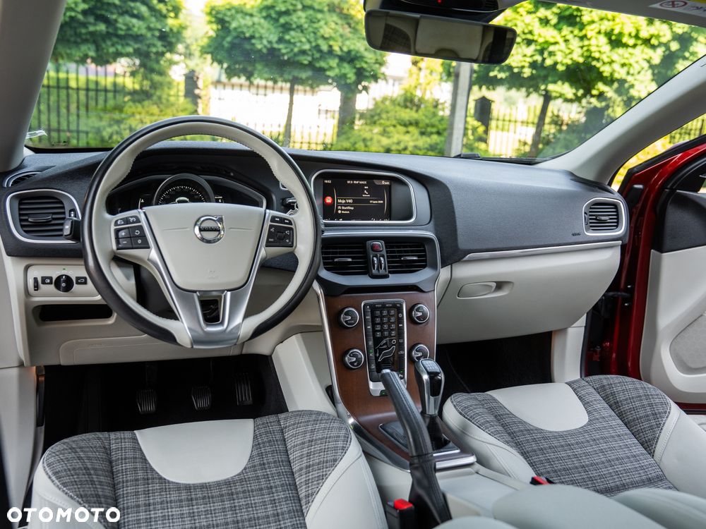 Volvo V40 T2 Drive-E Momentum - 30