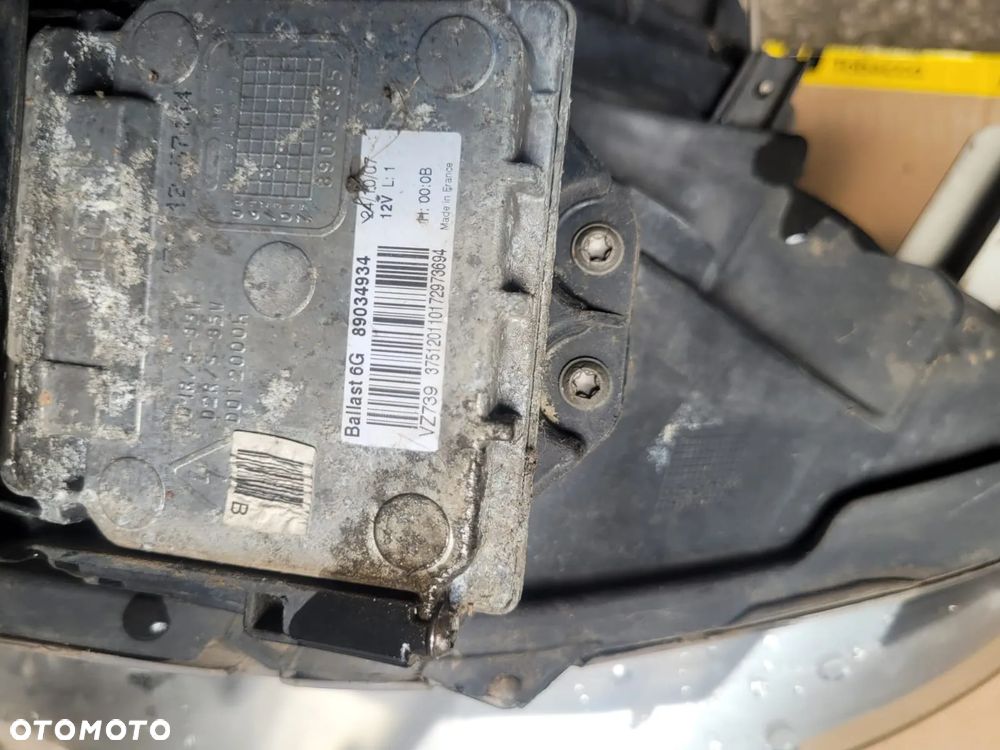 Lampa prawy przód  xenon BMW seria 1 E87 - 4