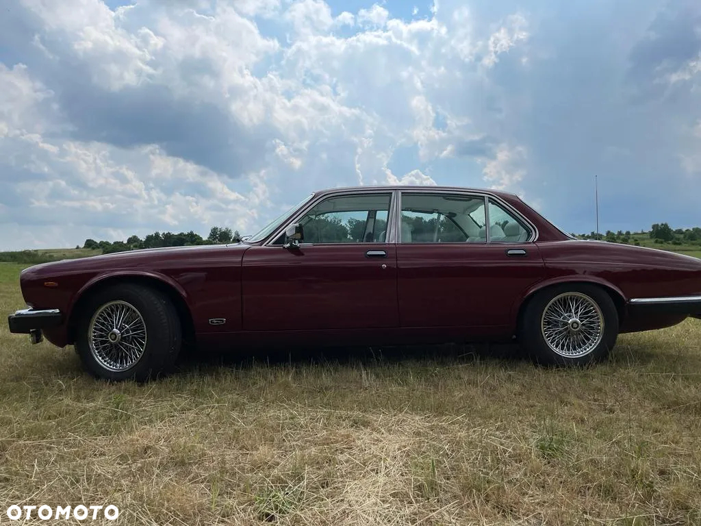 Jaguar XJ - 4