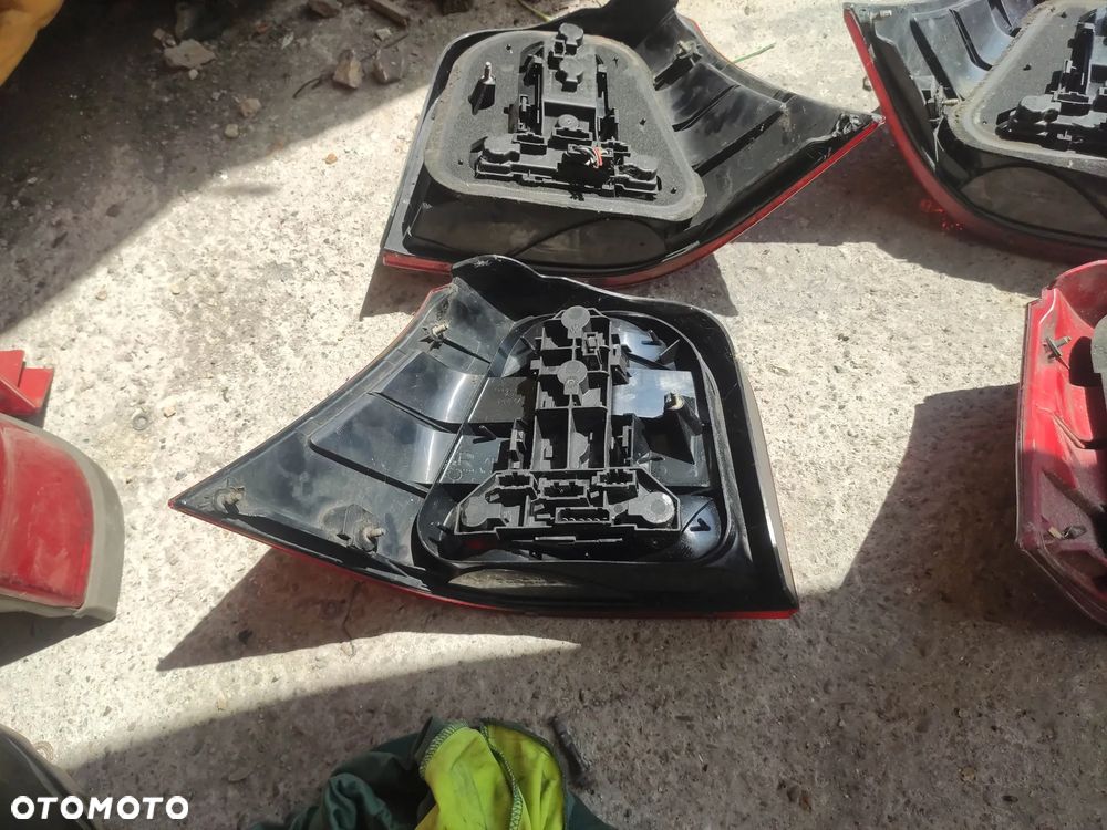 Lampa Prawy Lewy tył Vw Golf IV H/B z listwą żar - 10