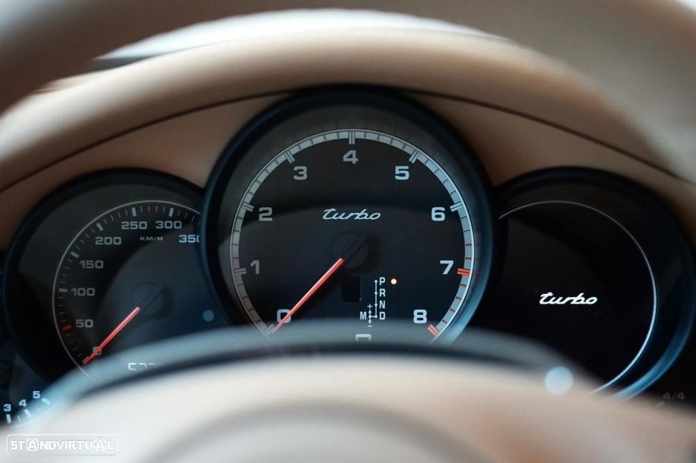 Porsche Panamera Turbo PDK - 11