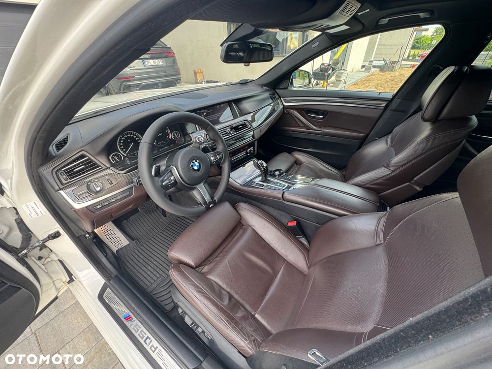 BMW Seria 5 M550d xDrive - 38