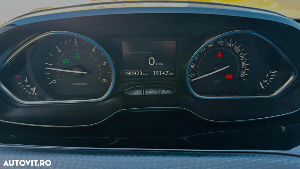 Peugeot 2008 BlueHDi 100 STOP & START Allure - 8