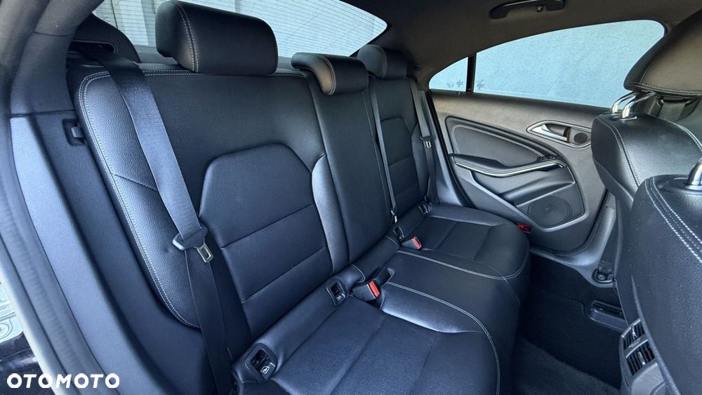 Mercedes-Benz CLA 200 7G-DCT Urban - 35