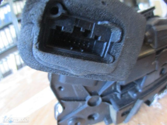 Fecho 15A5K1837015E VW GOLF 7 2013 1.2TSI 105CV 5P PRETO FE 7 PINOS - 4