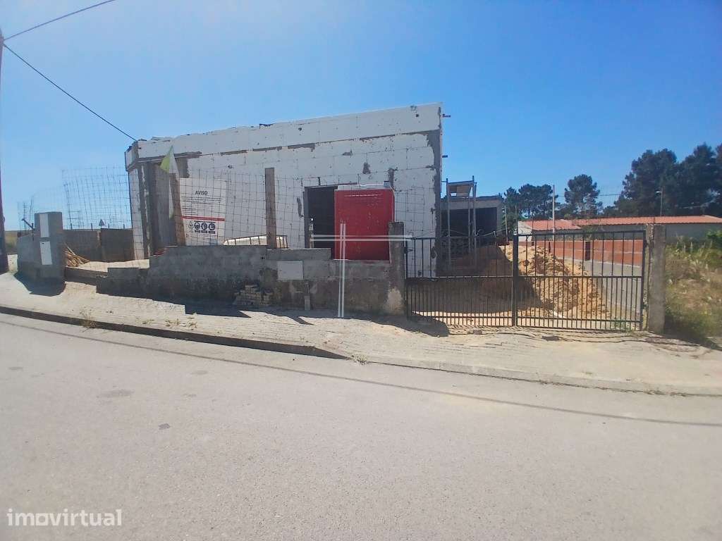 Moradia isolada T4 térrea, arquitetura contemporânea com garagem e ... - Grande imagem: 2/23