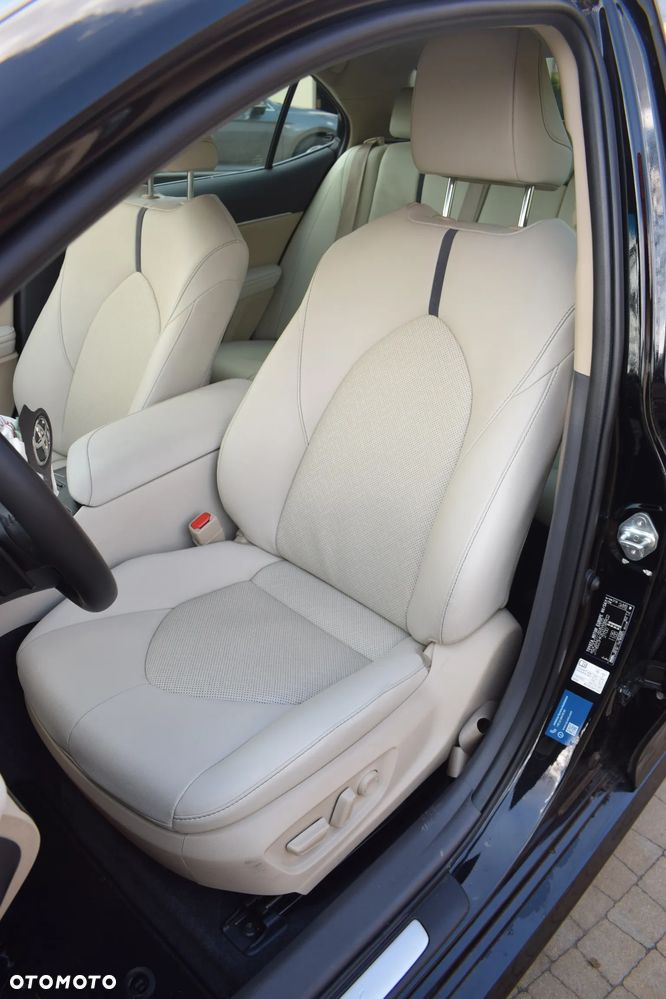 Toyota Camry 2.5 Hybrid Executive CVT - 8