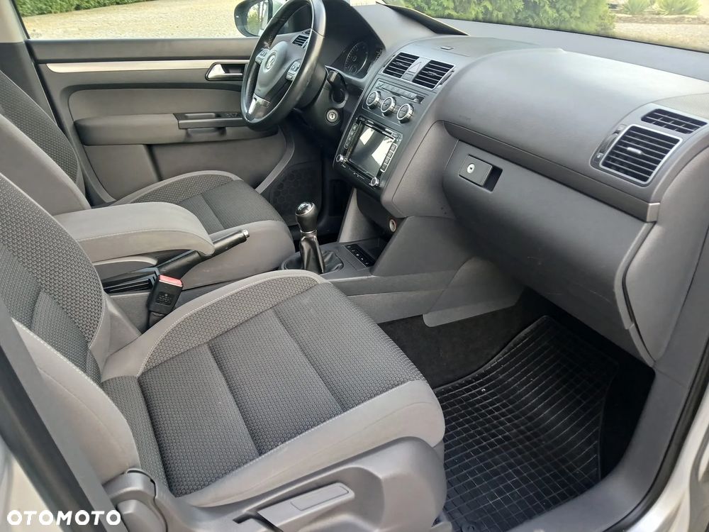 Volkswagen Touran - 18