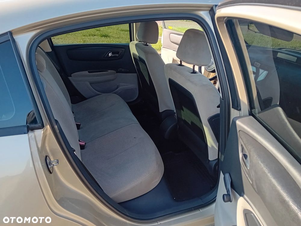 Citroën C4 1.6 HDi SX - 10
