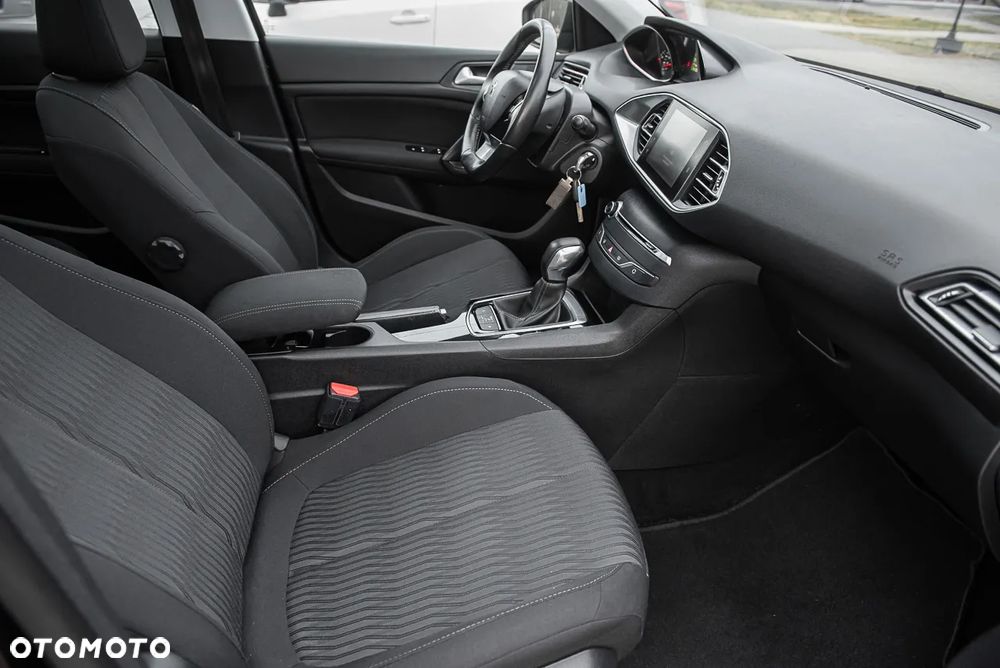 Peugeot 308 PureTech 130 GPF EAT8 Stop & Start Allure Pack - 26