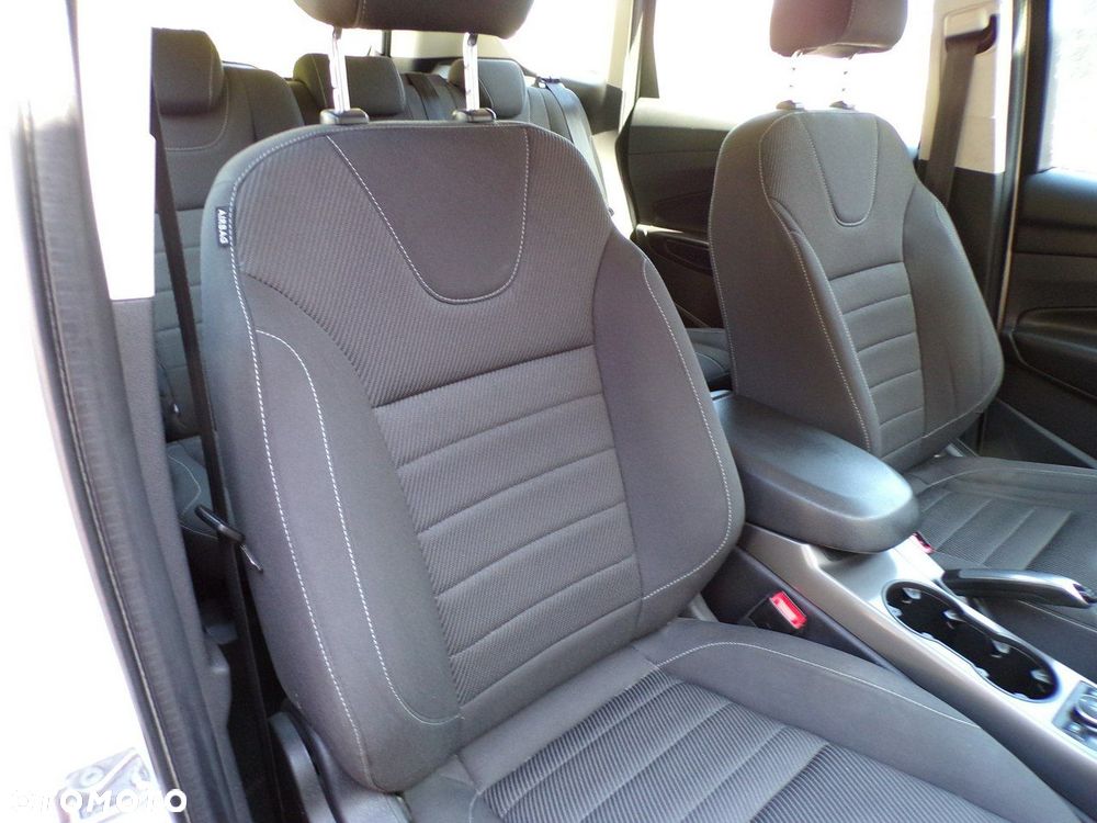 Ford Kuga - 32