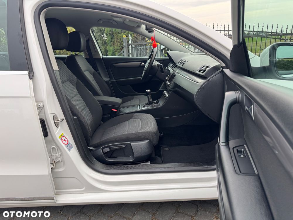 Volkswagen Passat - 20