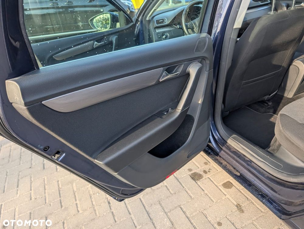 Volkswagen Passat 2.0 TDI Trendline - 12
