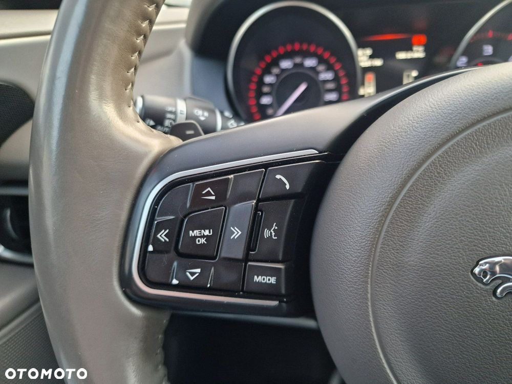 Jaguar XE 20d Prestige - 34
