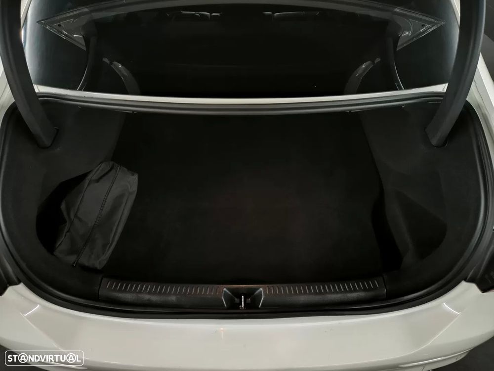 Mercedes-Benz A 250 Limousine e AMG Line - 52