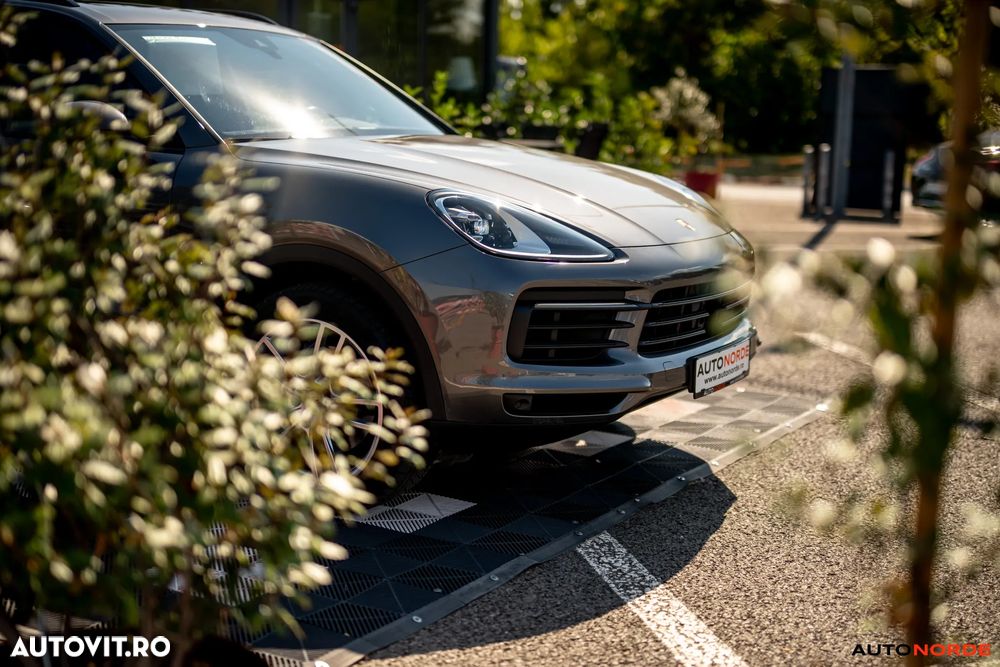 Porsche Cayenne Standard - 2