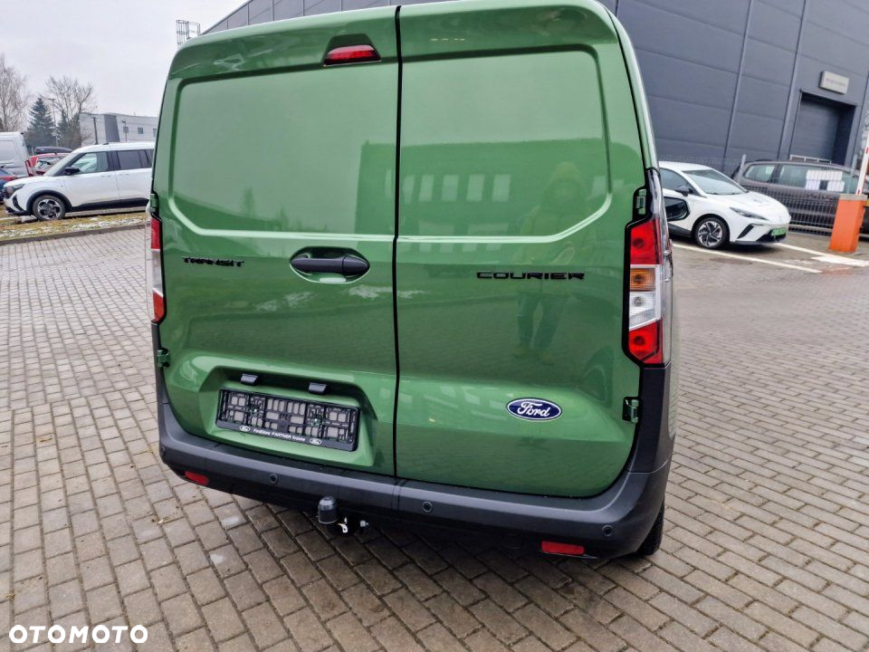 Ford Transit Courier - 10
