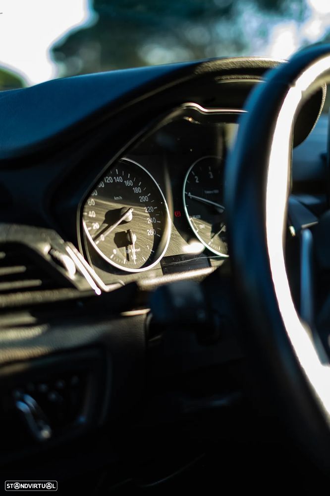 BMW 216 Active Tourer d Aut. Sport Line - 21