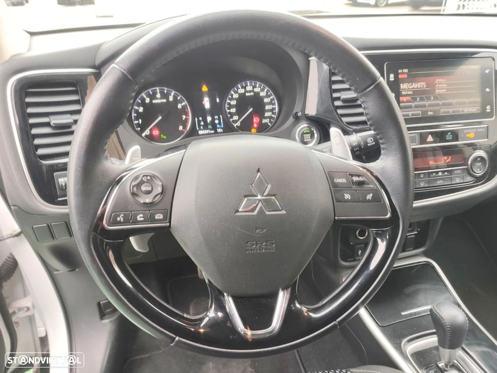 Mitsubishi Outlander - 14