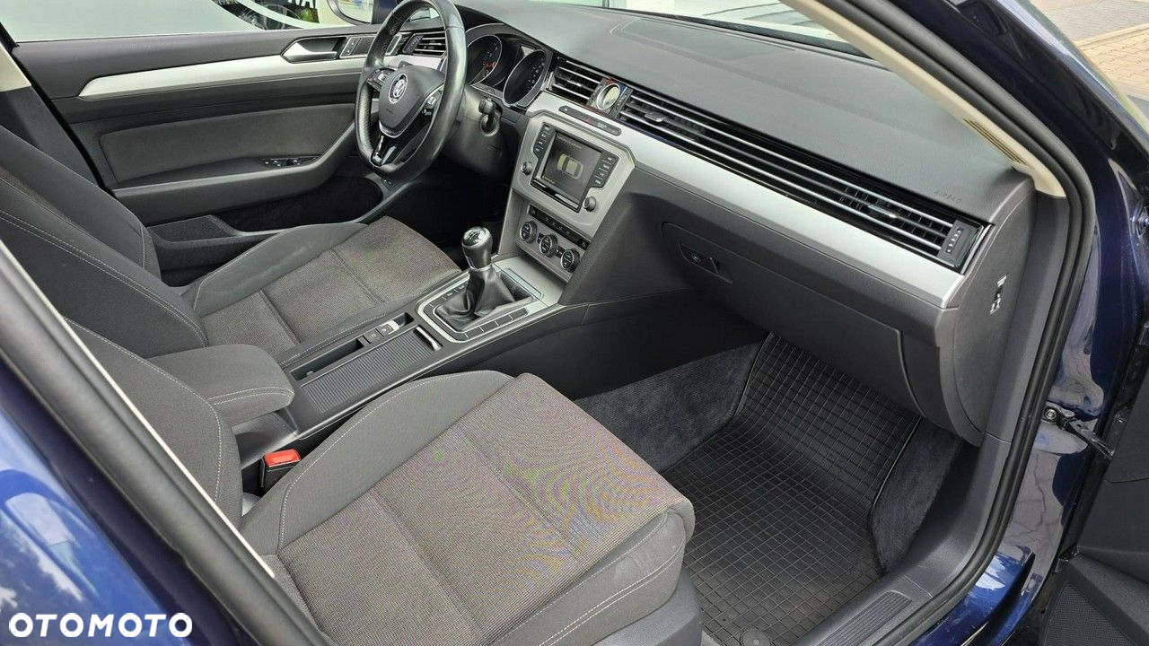 Volkswagen Passat - 14