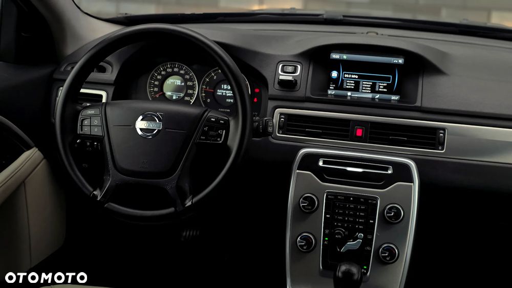 Volvo V70 D2 Momentum - 19