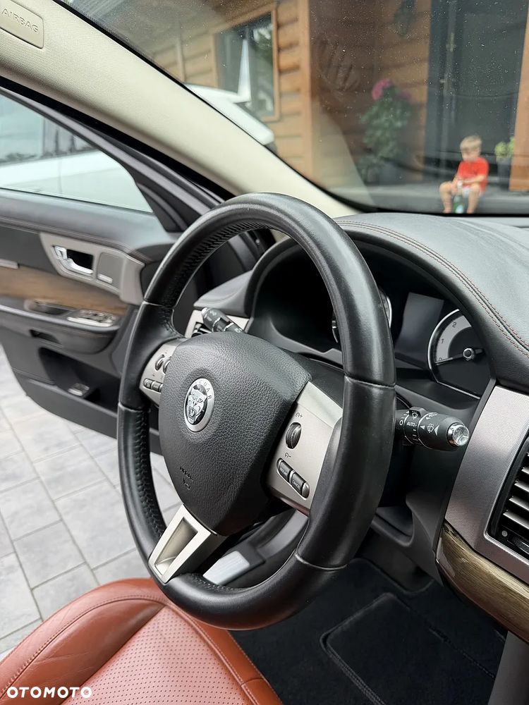 Jaguar XF 4.2 SV8 - 30