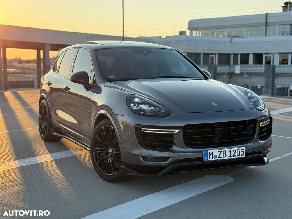 Porsche Cayenne 4.8 L Turbo - 1