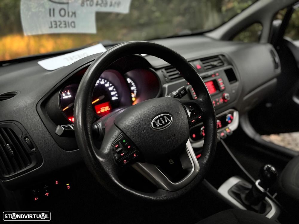 Kia Rio 1.1 CRDi LX ISG - 12