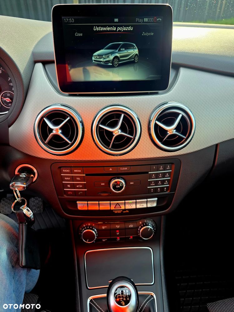Mercedes-Benz Klasa B 200 UrbanStyle Edition - 26
