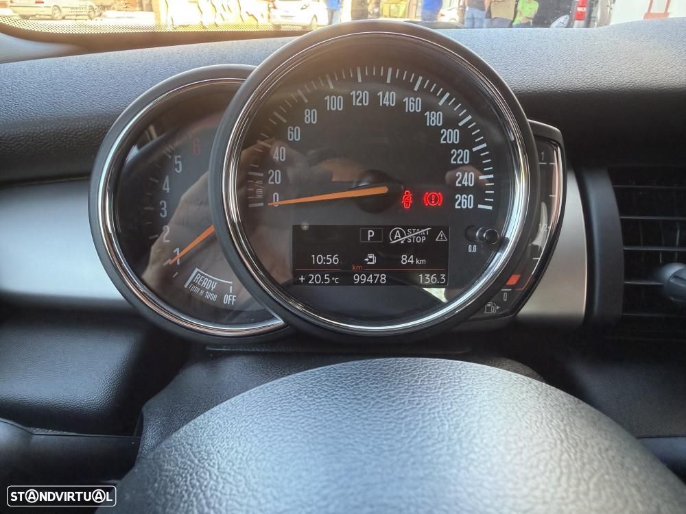 MINI 5 Portas Cooper D Auto - 14