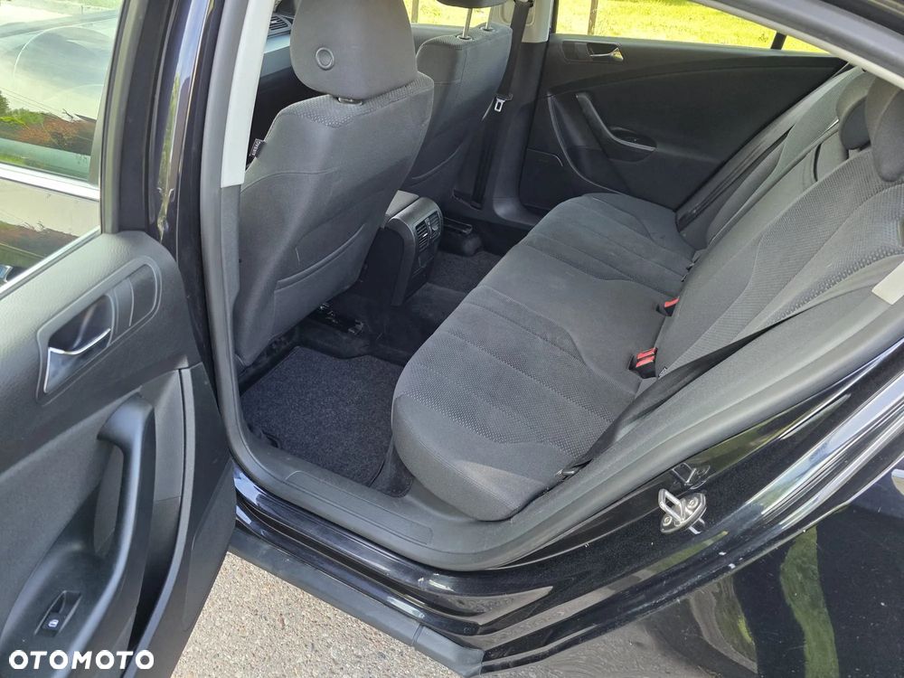 Volkswagen Passat 1.6 Comfortline - 13