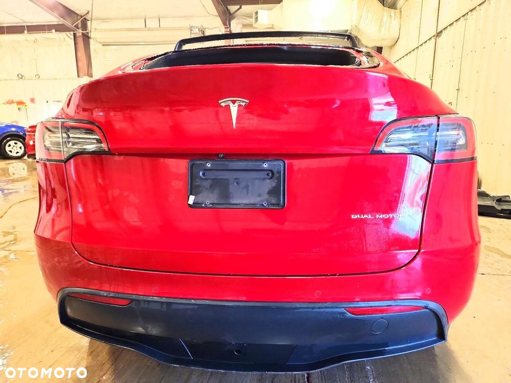 Tesla Model Y - 7