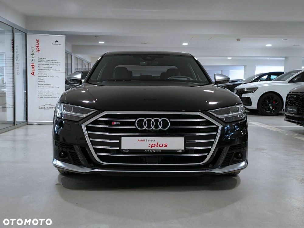 Audi S8 - 2