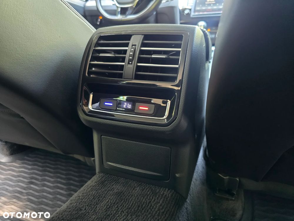 Volkswagen Passat 2.0 TDI SCR 4Mot DSG Highline - 38