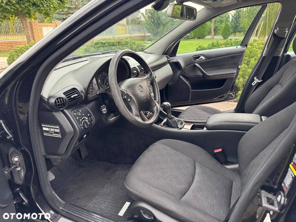 Mercedes-Benz Klasa C 200 T CDI Classic - 17